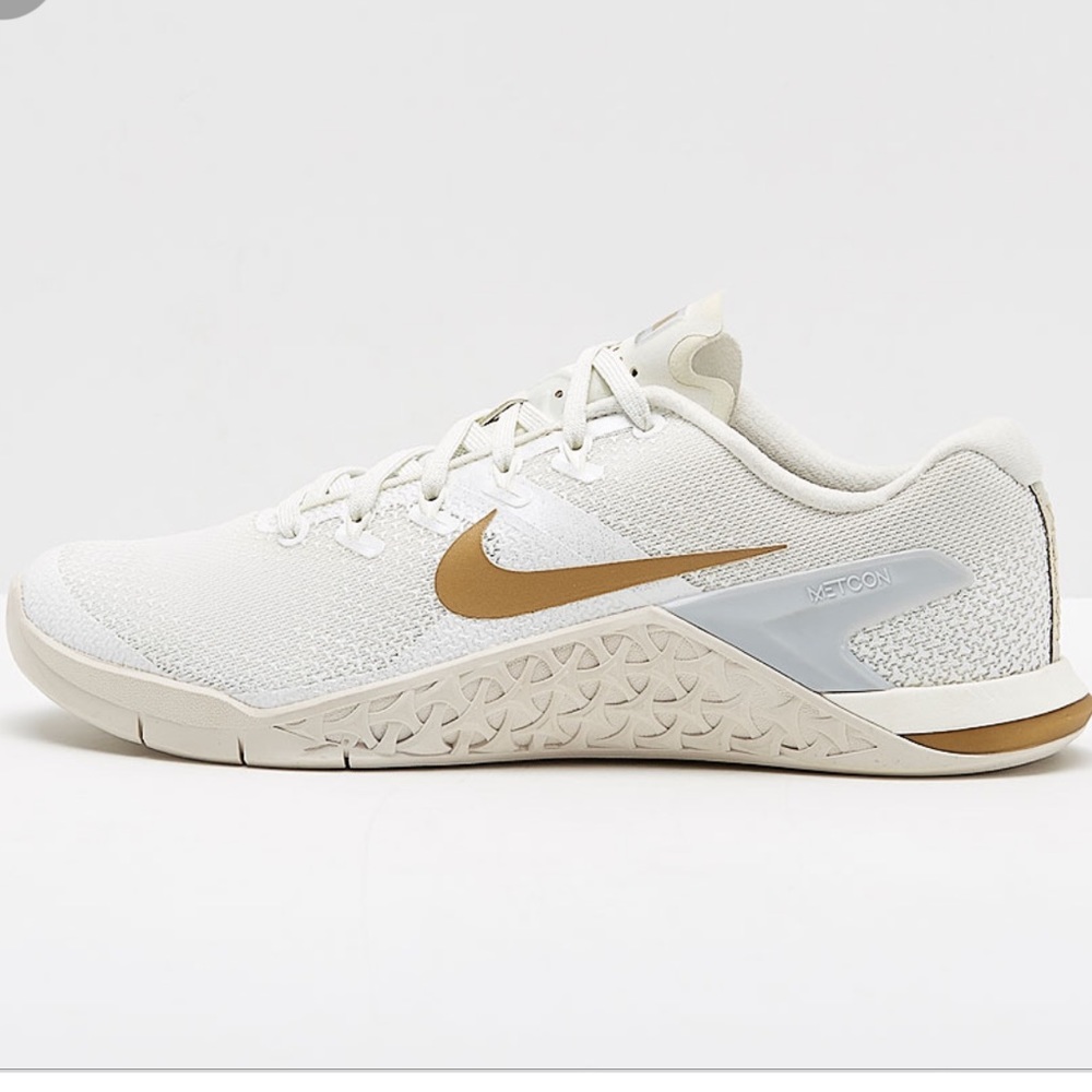 Nike Womens Metcon 4 sneakers size 8